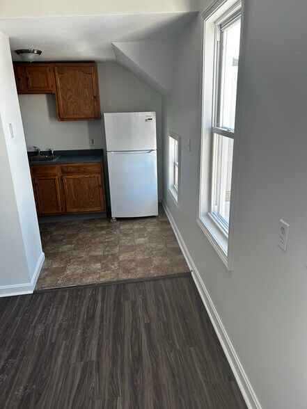 Building Photo - 533 Middle St