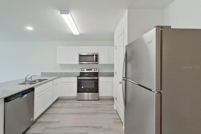 Building Photo - 1128 Hayes Ave S