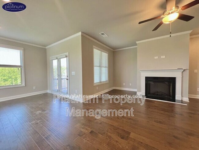 Building Photo - 2360 Manor Pointe Dr