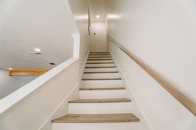 Building Photo - 6001 Reims Rd