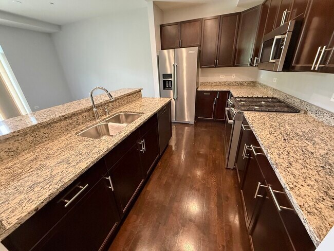 Building Photo - 1800 Amberley Ct