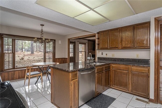 Building Photo - 6821 Thames Dr