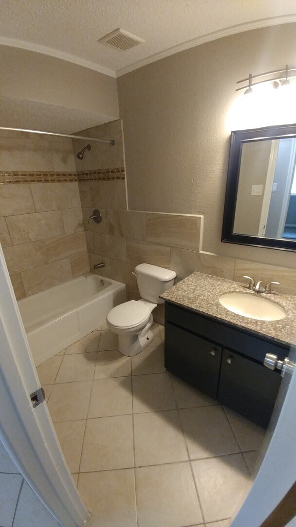 Building Photo - Come and see this well-kept beautiful home today!