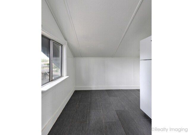 Building Photo - 6015-6017 SE 99th Ave