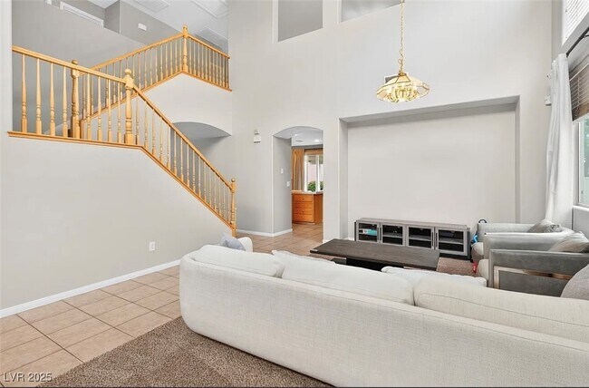 Building Photo - 233 Lynbrook St