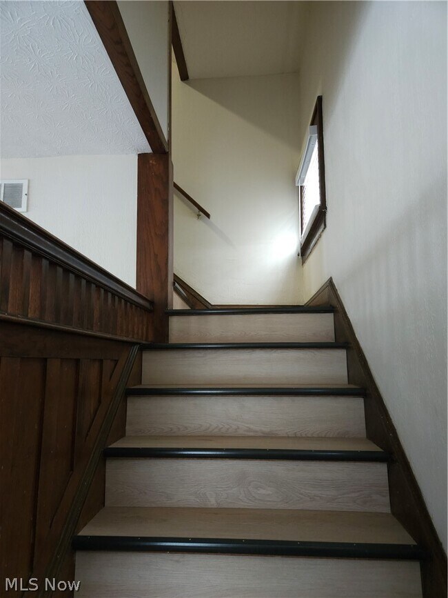 Building Photo - 80 E Ido Ave