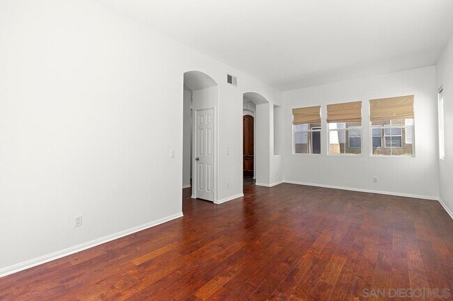 Building Photo - 11370 W San Raphael