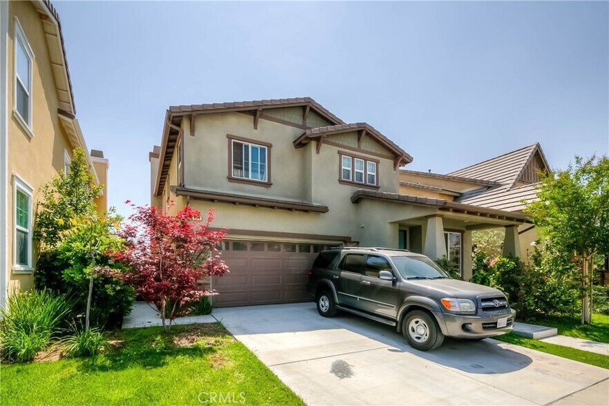 Building Photo - 662 E Gardenia Dr