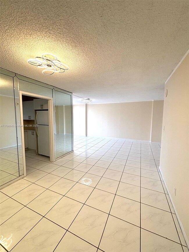 Building Photo - 17011 N Bay Rd
