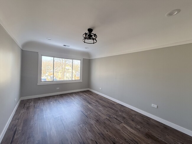 Building Photo - 315 W 111th St