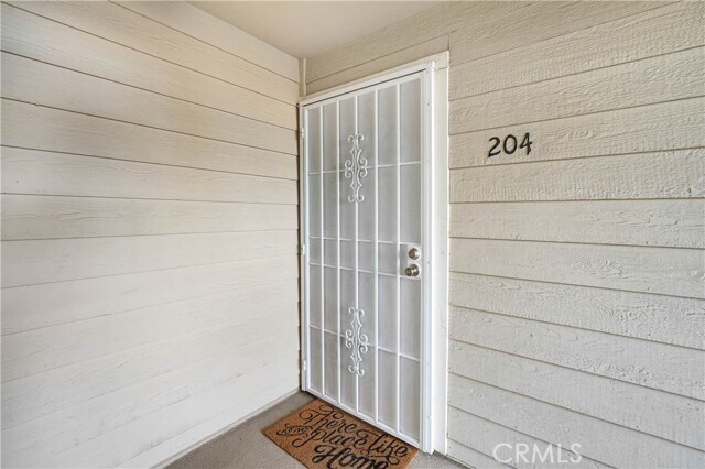 Building Photo - 1637 E 5th St