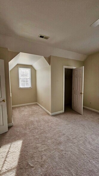 Building Photo - 7 Woodsage Ln