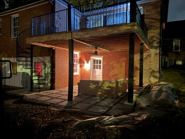 Building Photo - Perry St LHP