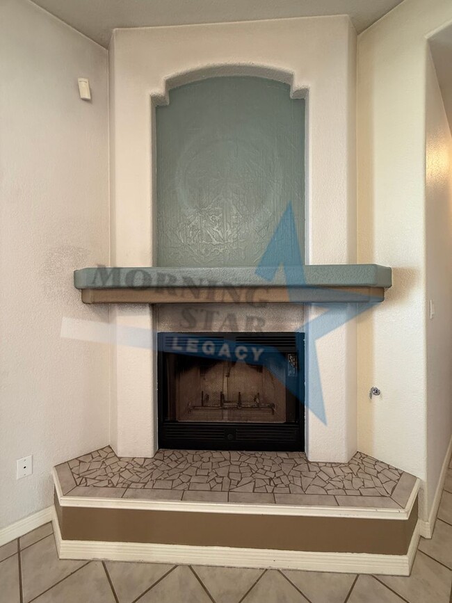 Building Photo - Spacious 3-Bedroom Home Off Roadrunner!