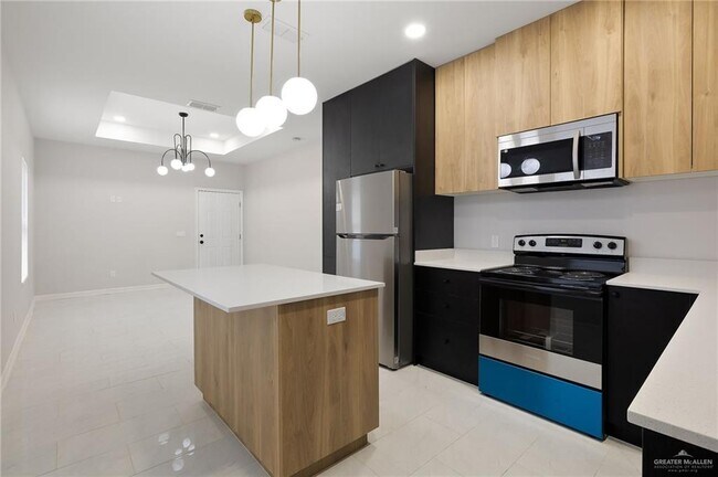 Building Photo - 4601 Larkspur Ave