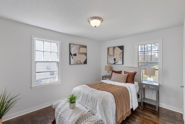 Building Photo - Benson Beauty!