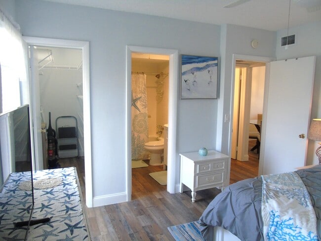Building Photo - 309 Circle Dr S