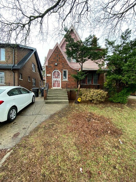 Building Photo - 17189 Santa Rosa Dr