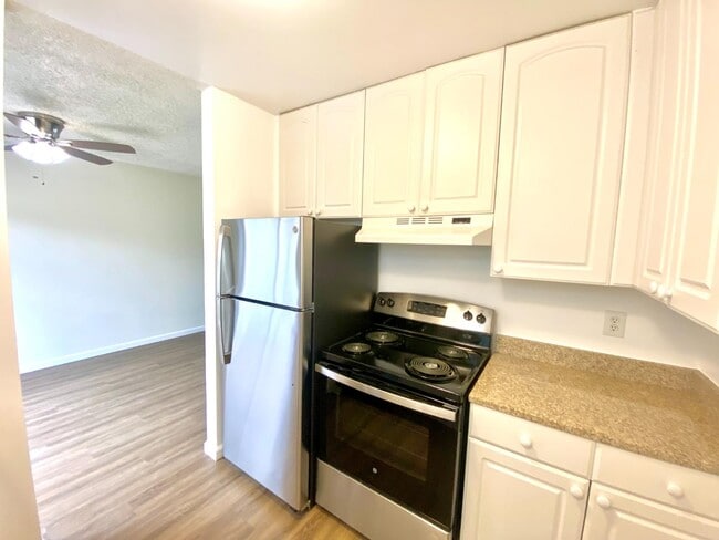 Building Photo - 692 Cabot Way