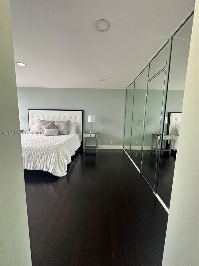 Building Photo - 2017 S Ocean Dr