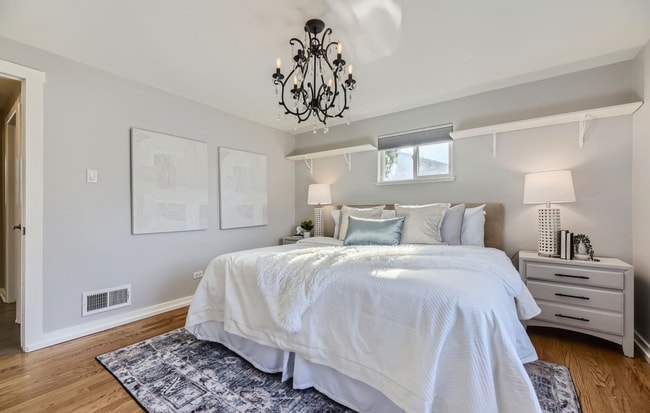 Building Photo - 4760 E Colorado Ave