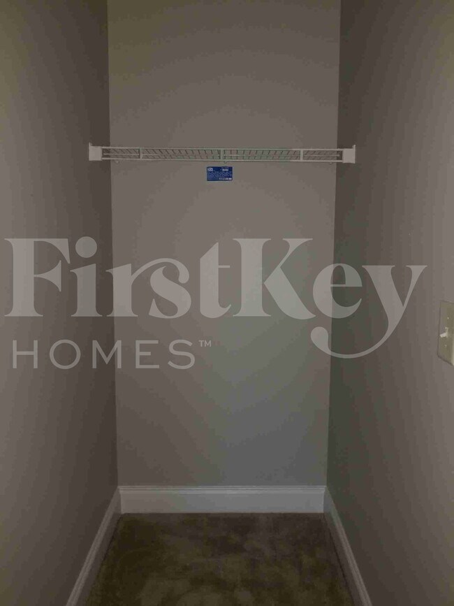 Building Photo - 1911 Chestnut Oak Ln