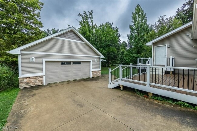 Building Photo - 9423 Highland Dr