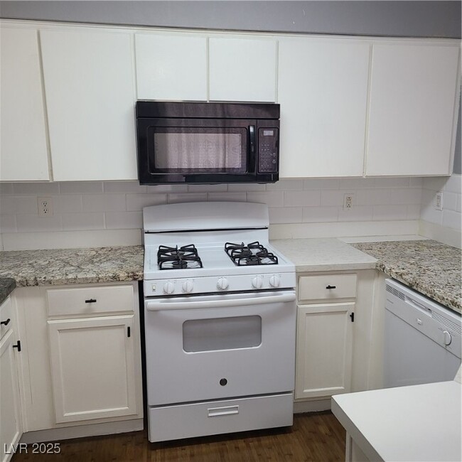 Building Photo - 636 Yacht Harbor Dr
