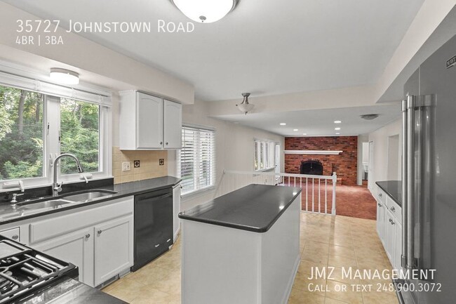 Building Photo - 35727 Johnstown Rd