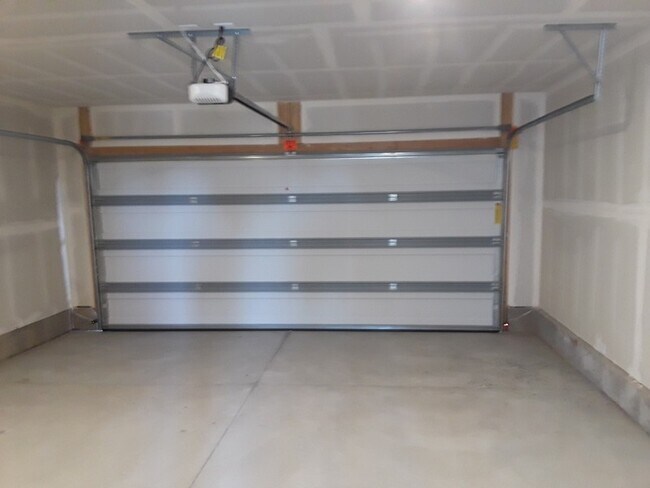 Building Photo - 3371 S Orchard Dr