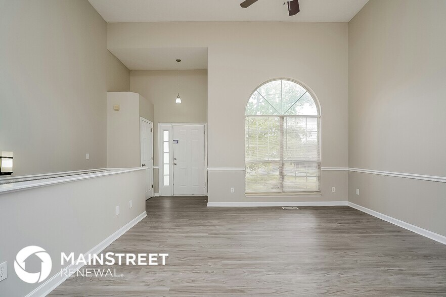 Building Photo - 1705 Pine Crest Ct