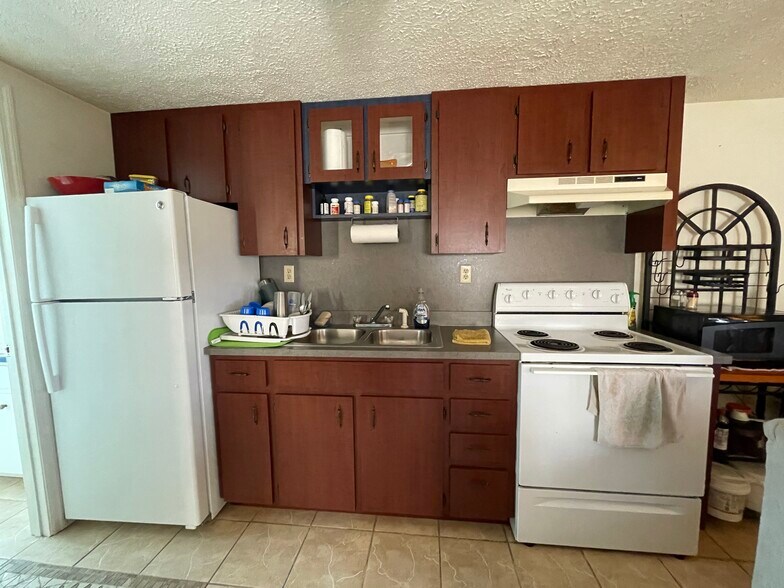 Kitchen - 1225 W Pierce St