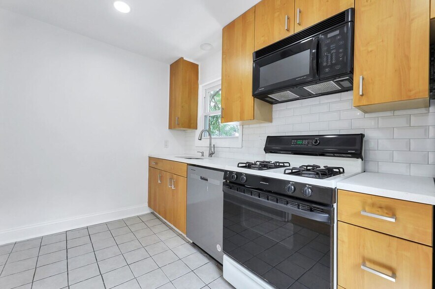 Building Photo - 179A Christie Heights St