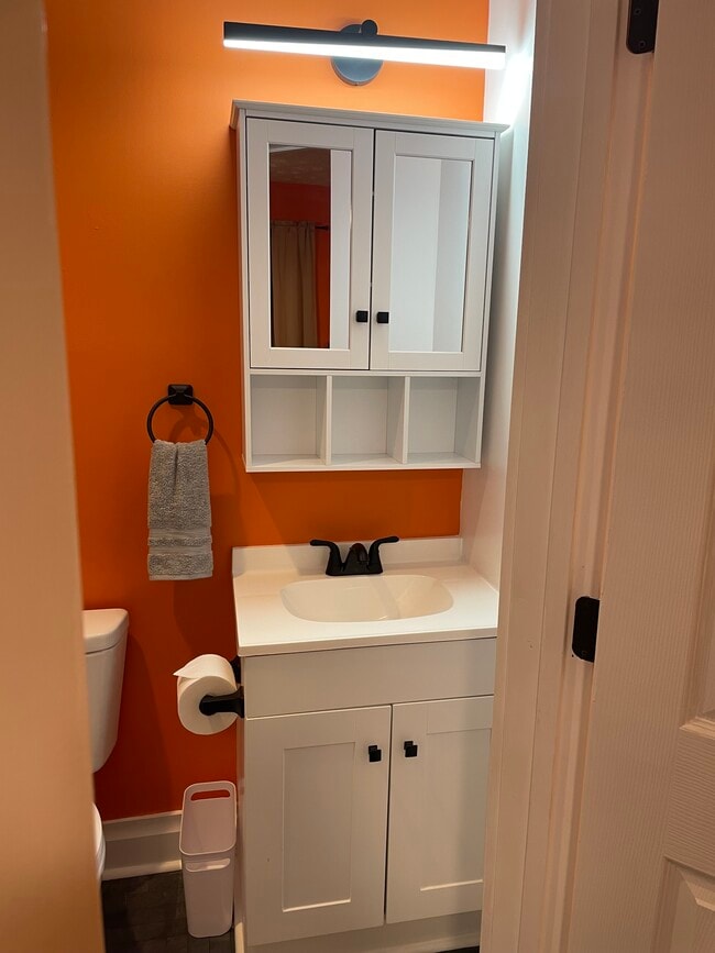 Building Photo - 53 Lincoln Ave W