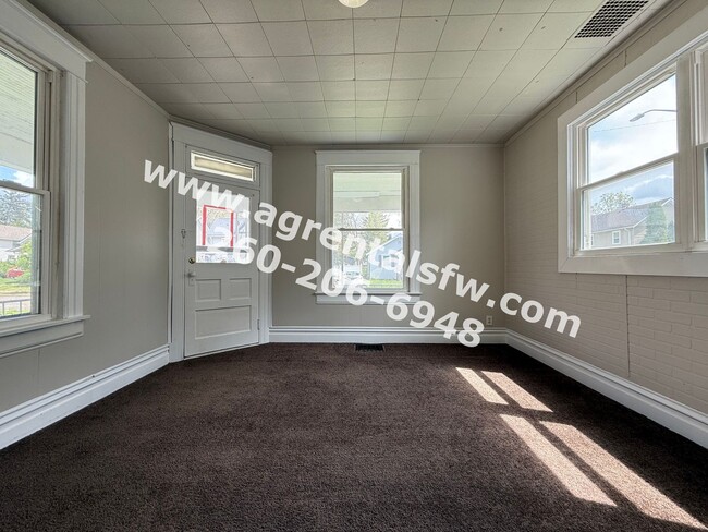Building Photo - 3 Bedroom House
