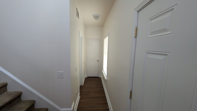 Building Photo - 157 Dennis Dr