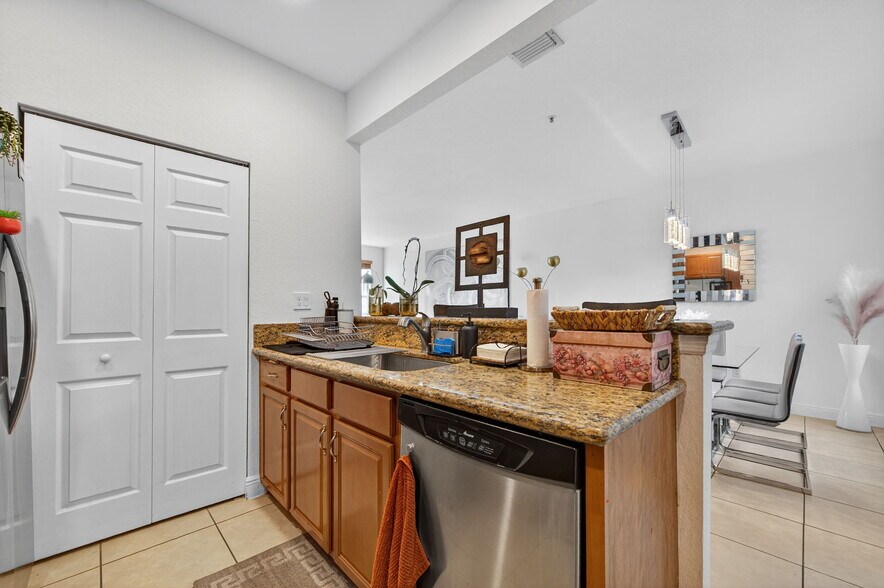 Building Photo - 14615 SW 14th St