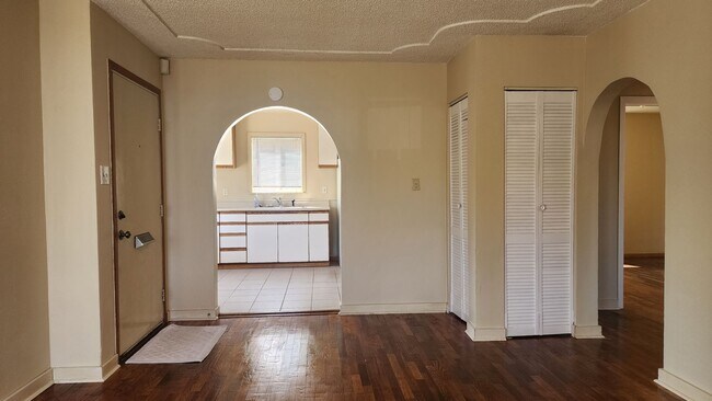 Building Photo - West Tacoma Cozy 2 Bedroom