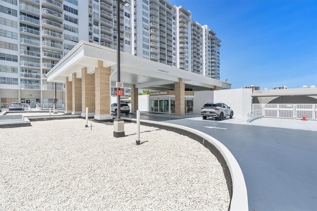 Building Photo - 18031 Biscayne Blvd
