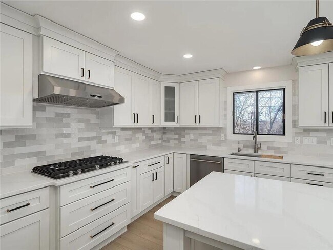 Building Photo - 7783 Kingsview Ln N