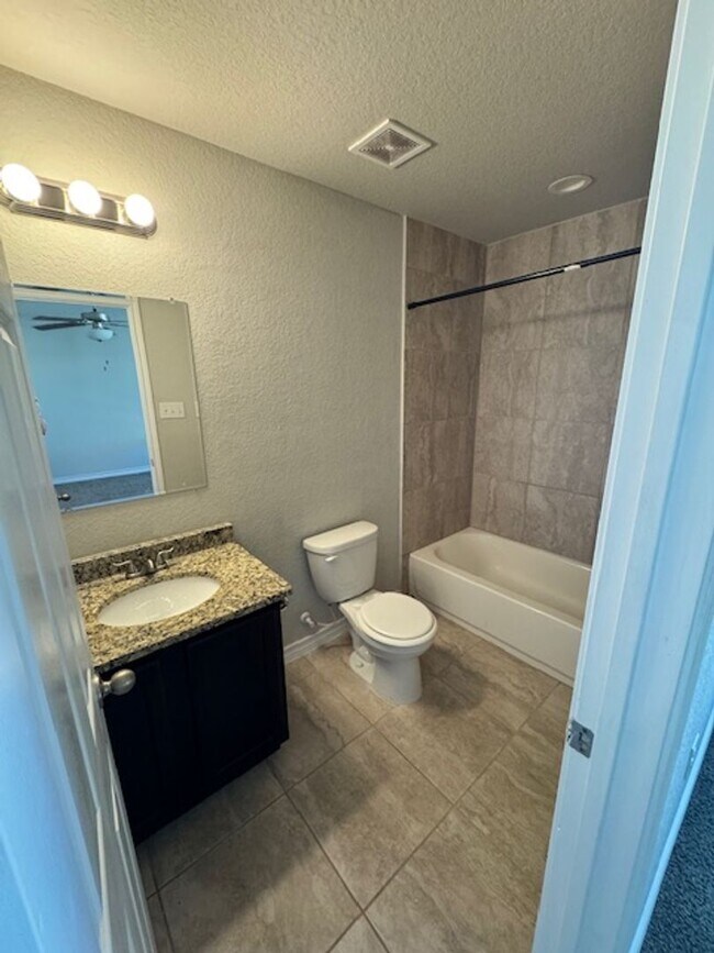Building Photo - Elegant Townhome Ready for Move In - 3 BR 2.5 Bath - NE San Antonio (in Selma)