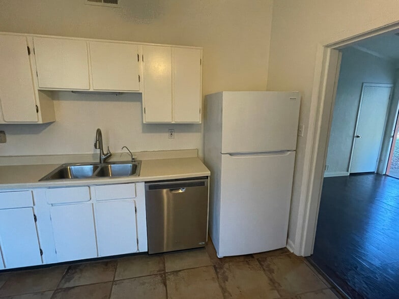 Building Photo - 98 Woodcreek Dr