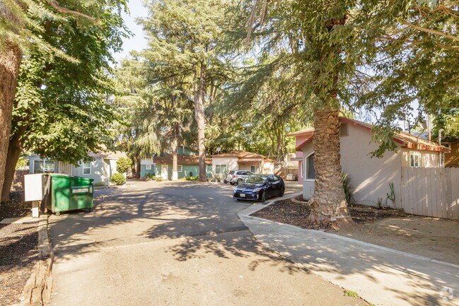 Neighborhood Entrance - 104 4th St