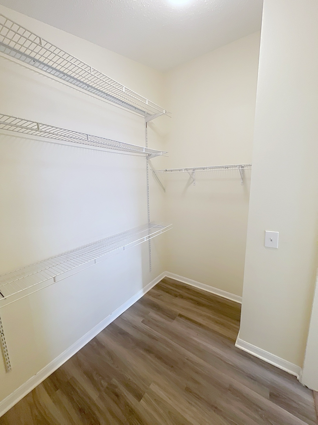 Building Photo - 12820 Longcrest Dr