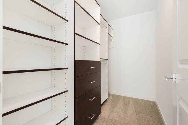 Building Photo - 304 S 48th Ct