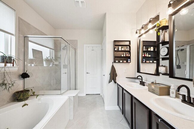 Building Photo - 13347 Pecan Trails Dr