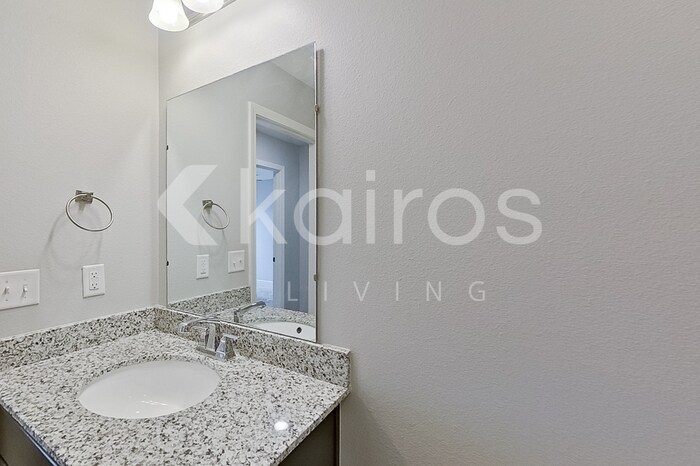 Building Photo - 202 Fieldstone Cir