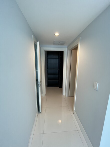 Building Photo - 200 Biscayne Boulevard Way