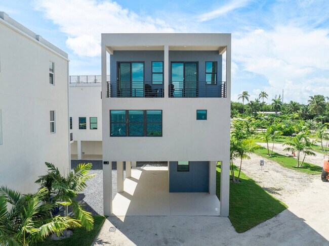 Building Photo - 99 Seaside Ave