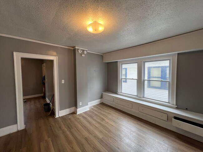 Building Photo - 10006 Lamontier Ave
